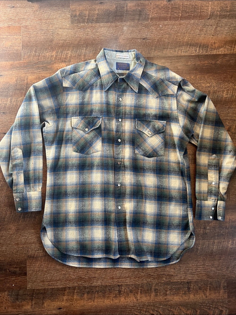 Vintage Pendleton 100% wool shirt with pearl snaps